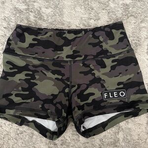 Fleo shorts XS, 3.25”